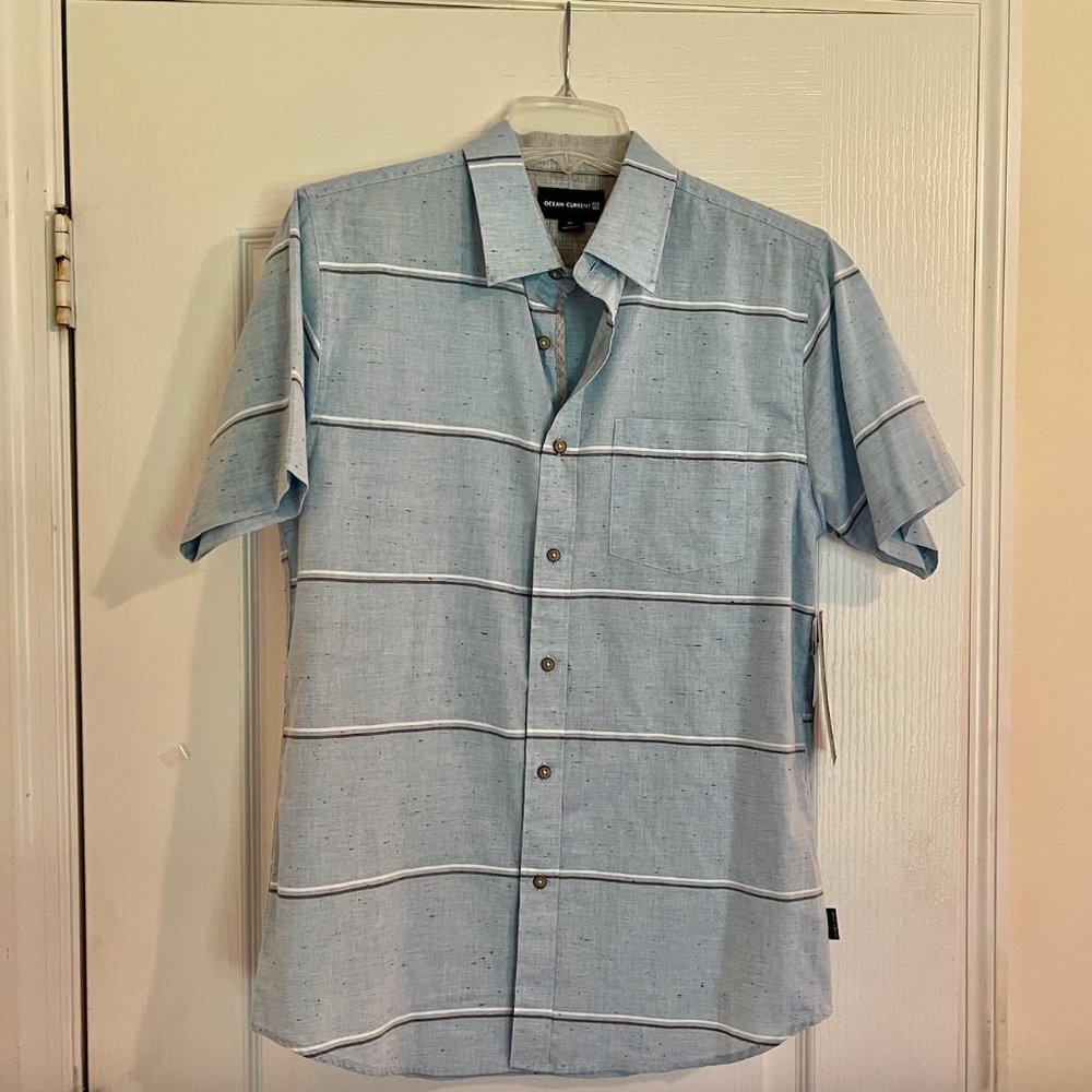 NWT Men's light blue button down s/s shirt w/ pockets by Ocean Current, Medium